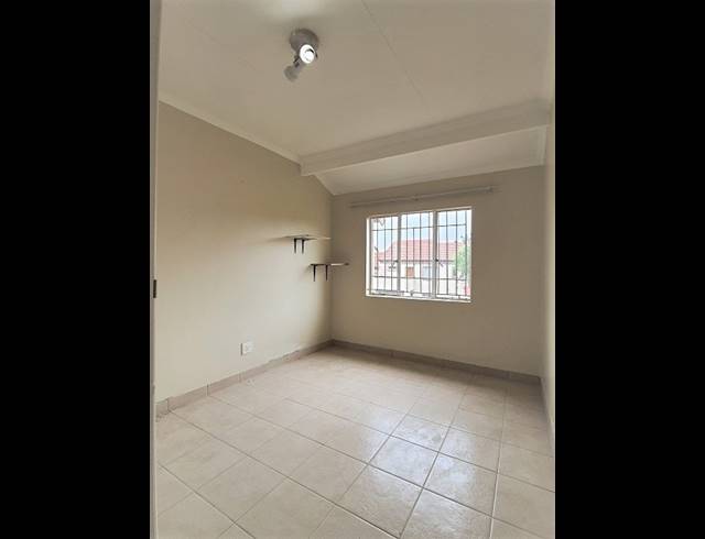 2 BEDROOM APARTMENT TO LET IN VORNA VALLEY